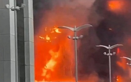 Cháy lớn tại trung tâm thương mại Moscow, nhiều người đang mắc kẹt