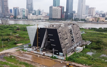 Cận cảnh Trung tâm triển lãm 800 tỷ đồng, nằm trơ trọi nhiều năm ven sông Sài Gòn