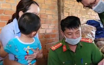Cán bộ làm giấy khai tử cho cháu bé còn sống, xin… rút kinh nghiệm