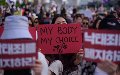 Tình cảnh “tréo ngoe” của phụ nữ và bác sĩ Hàn Quốc: Dò dẫm trong điều kiện tranh tối tranh sáng của luật phá thai