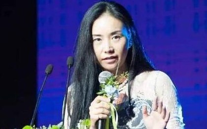 "Hổ phụ sinh hổ tử": Thiên kim tiểu thư có cha là tỷ phú từng sở hữu khối tài sản nhiều hơn cả Jack Ma, được mệnh danh là "nữ hoàng đầu tư" vừa xinh đẹp, vừa xuất chúng!
