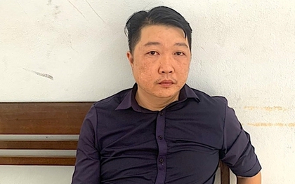 Sĩ diện với hot girl, phóng xe đầu trần lao vào cảnh sát
