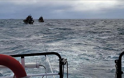 Bà Rịa - Vũng Tàu: Cứu 2 ngư dân tàu cá trôi dạt trên biển