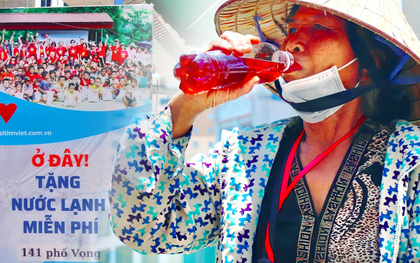 "Ở đây tặng nước lạnh miễn phí" - Khi người lao động nghèo ở Hà Nội được giải nhiệt bằng tình người