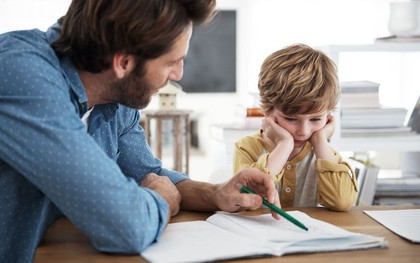 Có can đảm nhìn con tự vượt qua 4 điều khổ cực này, cha mẹ sẽ giúp con mình có tương lai nhàn hạ, sung sướng