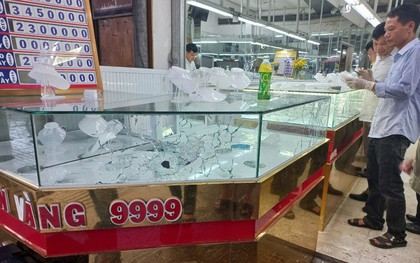 Nhân chứng hãi hùng kể lại vụ nổ súng cướp tiệm vàng tại chợ Đông Ba