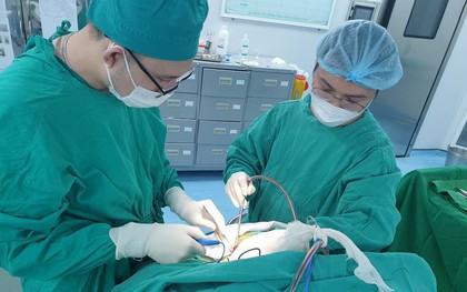 Đinh vít cắm vào đầu bé 12 tháng tuổi