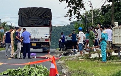 Xe tải va chạm xe đạp điện, bé gái 12 tuổi tử vong
