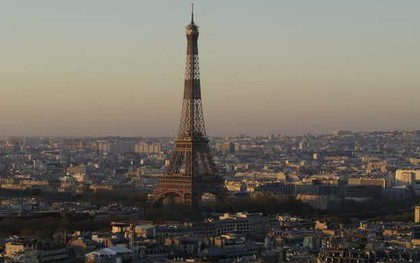Tháp Eiffel bị rỉ sét và cần được sửa chữa tổng thể?
