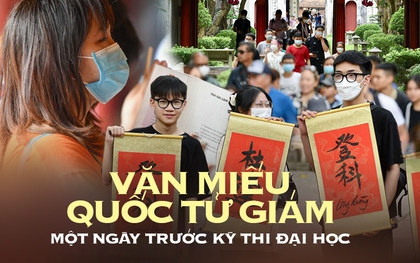 Học sinh Hà Nội xếp hàng dài, mang cả sách bút đến Văn Miếu cầu may trước kỳ thi tốt nghiệp THPT 2022