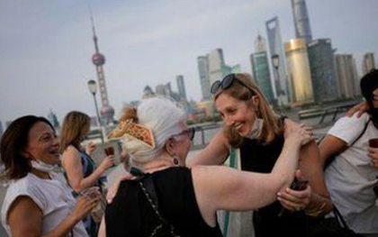 Nhiều người nước ngoài rời Thượng Hải trong làn sóng COVID-19 mới