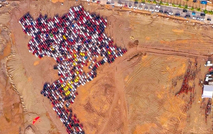Ảnh: Cận cảnh 1.700 xe ô tô xếp hình bản đồ Việt Nam, hứa hẹn lập kỷ lục thế giới