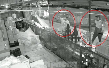 CLIP: Đối tượng cầm đao ''xin'' bánh trung thu về biếu đại ca
