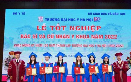 Lễ tốt nghiệp của khóa sinh viên đặc biệt nhất lịch sử Trường Đại học Y Hà Nội