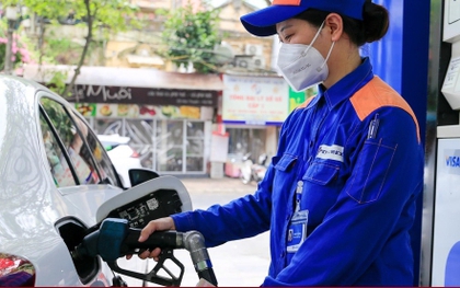 Lùi ngày điều chỉnh giá xăng dầu sang 22/8