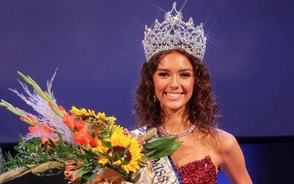 Tân Hoa hậu Hoàn vũ Iceland 2022 lộ diện, mới tròn 18 tuổi nhưng nhan sắc cực "đáng gờm"