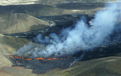 Núi lửa phun trào dữ dội tại Iceland