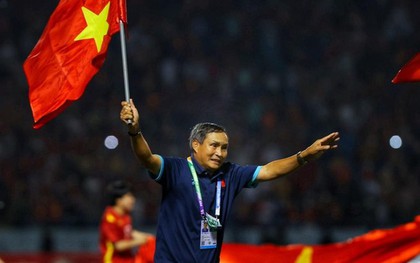 Gia hạn hợp đồng, HLV Mai Đức Chung dẫn dắt tuyển nữ Việt Nam tại World Cup 2023