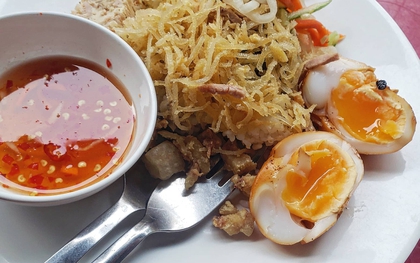 Tôi từng ăn cơm tấm Sài Gòn để bớt... đói