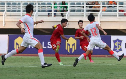 HLV U20 Hồng Kông (Trung Quốc) thừa nhận các học trò đã "bị ngợp trước lối đá nhanh của Việt Nam"