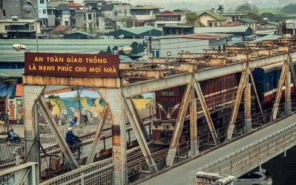 Chẳng cần đến sát đường ray, có những nơi khác ở Hà Nội có thể ngắm tàu hỏa chạy an toàn hơn
