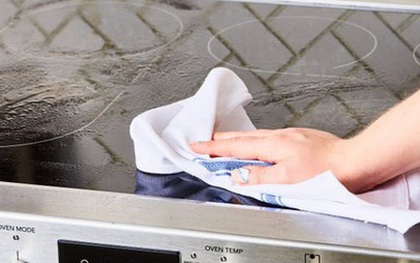 Mẹo làm sạch mặt bếp bằng kính đơn giản, dễ dàng