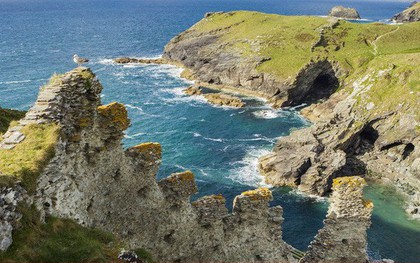 Lâu đài Tintagel của vua Arthur có nguy cơ đổ  xuống biển do biến đổi khí hậu