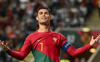 Câu chuyện buồn đằng sau gương mặt mếu máo của Ronaldo