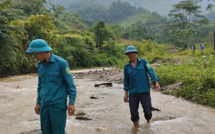 Bé trai 7 tuổi ở Lào Cai đi chăn trâu bị lũ cuốn trôi