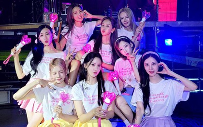 SNSD tổ chức họp fan: Tưởng đâu lễ hội hoá trang màu hồng, tái hiện loạt sân khấu huyền thoại