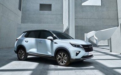 Cận cảnh chiếc SUV "uống" 4,6 lít xăng/100km, giá chỉ 300 triệu đồng