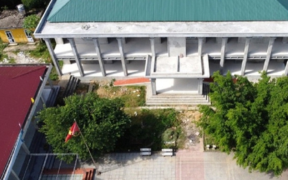 Nữ kế toán bị chồng cũ vác dao truy sát ngay cổng trường