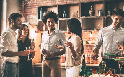Tham dự tiệc cuối năm của công ty, người có EQ cao sẽ làm tốt 3 việc sau: Chẳng trách đồng nghiệp yêu mến, lãnh đạo đánh giá cao