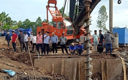 Bé trai 10 tuổi lọt xuống trụ bê tông sâu 35m ở Đồng Tháp: Tiên lượng rất xấu