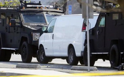 Vụ nổ súng ở California: Cảnh sát bao vây xe van trắng, xuất hiện thêm thi thể lạ