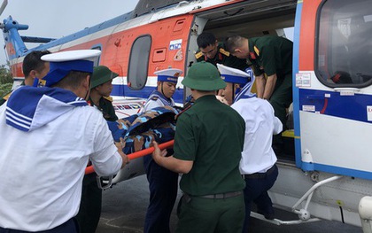 Trực thăng 11 giờ vật lộn với thời tiết xấu, cứu chiến sĩ bị đa chấn thương ở đảo Sơn Ca
