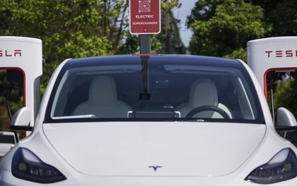 Các hãng ô tô truyền thống nguy thật rồi - Xe điện Tesla giờ đây đã rẻ hơn cả xe xăng