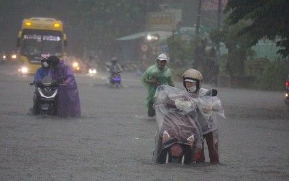 Lần đầu tiên trong lịch sử: Cảnh báo rủi ro thiên tai cấp 4 tại Huế - Đà Nẵng vì mưa lớn