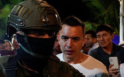 Chàng trai 35 tuổi đắc cử tổng thống Ecuador: Kỳ tích đến từ đâu?