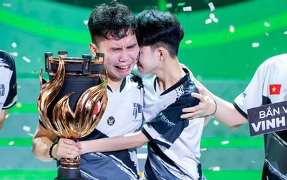 Tuyển thủ P Esports bật khóc nức nở ngay khi lên ngôi Yomost VFL Summer 2023