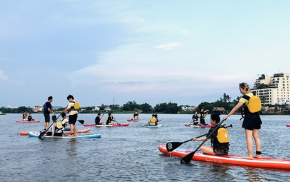 Trải nghiệm tour chèo SUP ngắm hoàng hôn trên sông Sài Gòn