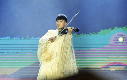 Hoàng Rob mở màn Better Choice Awards 2023 đầy thăng hoa: tiếng đàn violin điệu nghệ kết hợp công nghệ hiện đại!