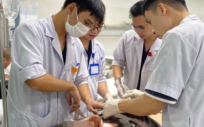 Phẫu thuật khẩn cứu người bị thương nặng nhất vụ tai nạn liên hoàn ở Lạng Sơn