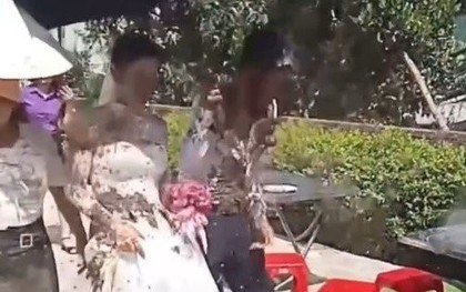 Thông tin bất ngờ vụ cô dâu, chú rể bị tạt chất bẩn trong đám cưới