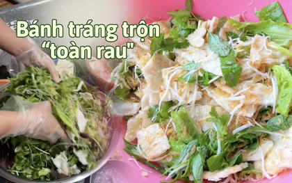 Cũng là bánh tráng trộn nhưng phiên bản tại Bình Định lại ngập tràn rau xanh và “lành mạnh” hơn hẳn