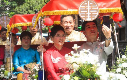 Hot: Nhà Đoàn Văn Hậu ngồi xích lô đưa lễ vật vào nhà Doãn Hải My ăn hỏi