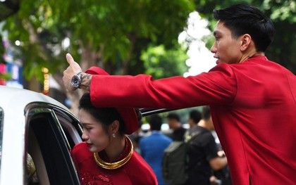 Đoàn Văn Hậu có hành động tinh tế 10 điểm khi đón nàng Doãn Hải My lên xe hoa tiền tỉ về Thái Bình