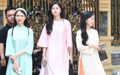 Hoà Minzy đọ sắc với vợ Hà Đức Chinh, Thành Chung khi cùng diện áo dài duyên dáng trong đám cưới Đoàn Văn Hậu