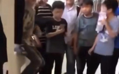 Hà Nội: Thêm một nữ sinh bị đánh hội đồng ngay tại trường học