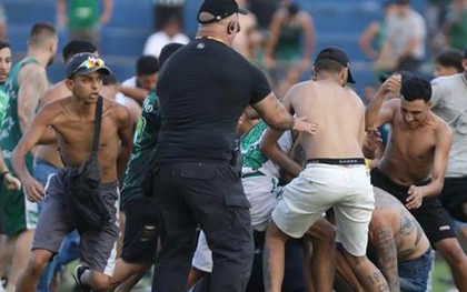 Bạo loạn ở Brazil, CĐV đuổi đánh cầu thủ
